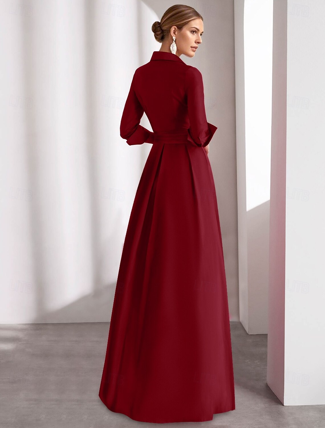 Buyishang A-Line Mother of the Bride Dress Elegant Vintage V Neck Asymmetrical Satin 3/4 Length Sleeve with Lace Appliques Solid Color